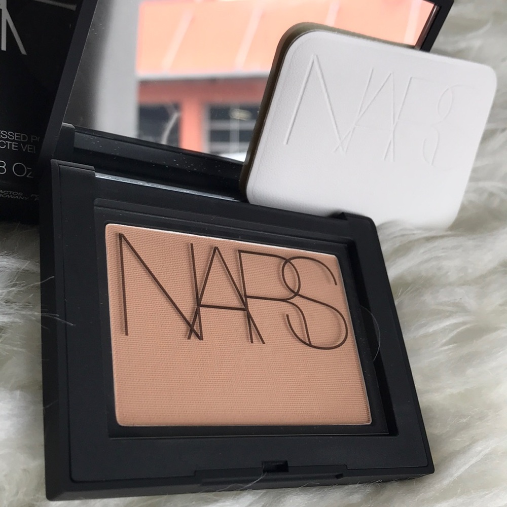 NARS Soft Velvet Powder shade Desert - Picture 2 of 2